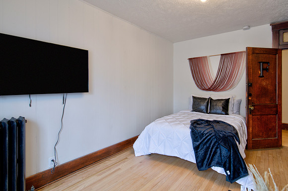 Apartment F-8